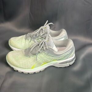 Women’s Size 11 Asics athletic shoes, lightly worn! Great shape!!
